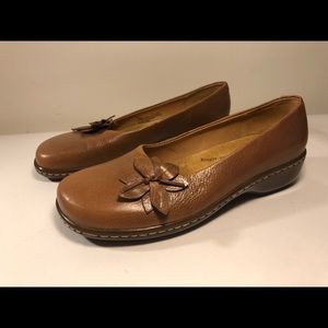 Soft spots slip on tan leather shoes Sz. 7M new